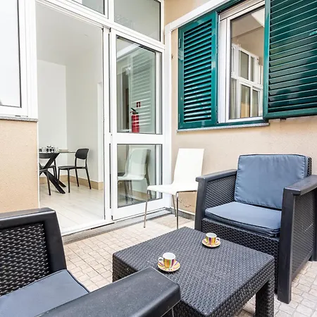 Holiday Funchal Center Апартаменты
