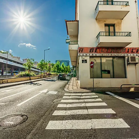 Holiday Funchal Center Апартаменты *