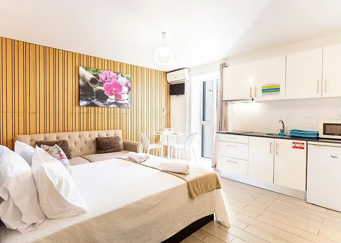 Holiday Funchal Center * Funchal (Madeira)